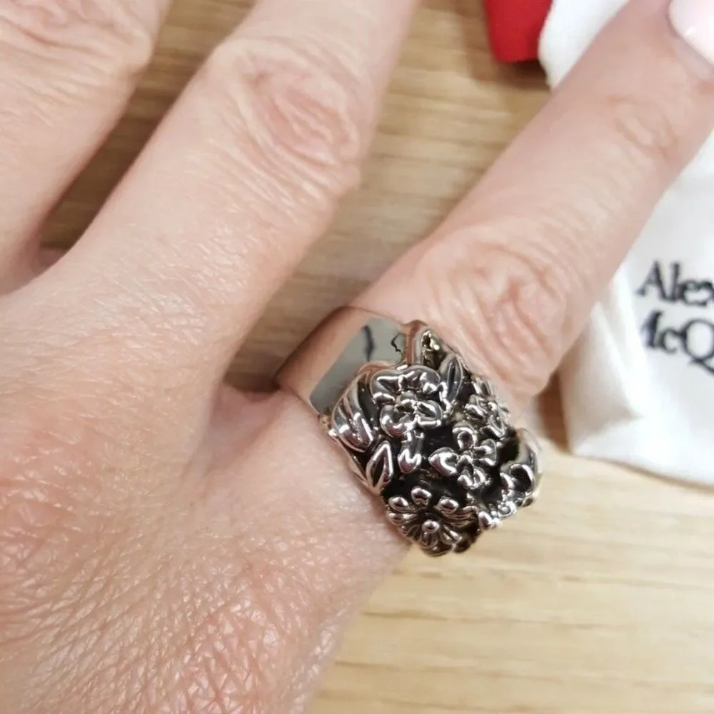 ALEXANDER MCQUEEN Jewelry Mens Size 10 / 21 Ring Silver Floral Skull $350